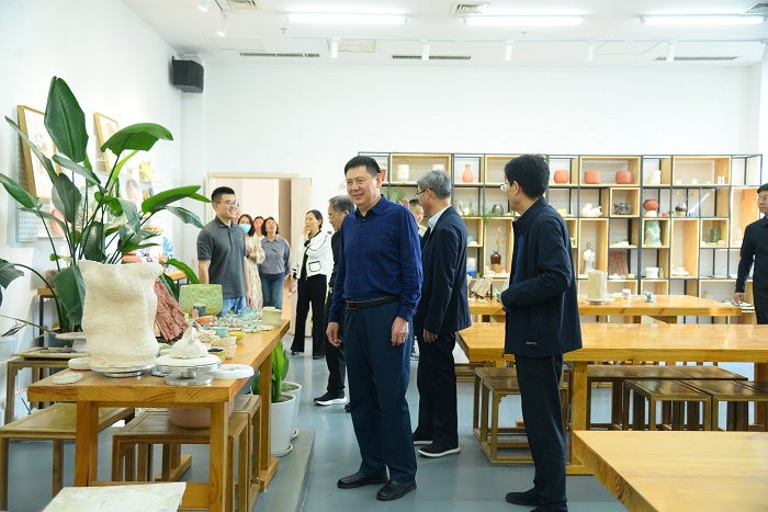 参观陶艺室3.jpg