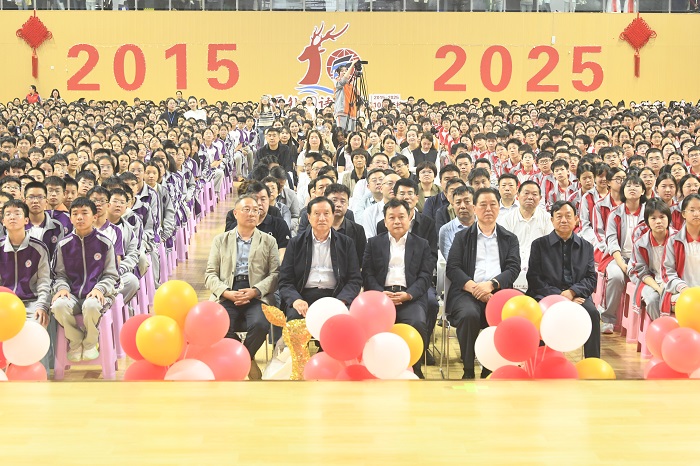 1762822979732014510.jpg 2.晚会现场.jpg