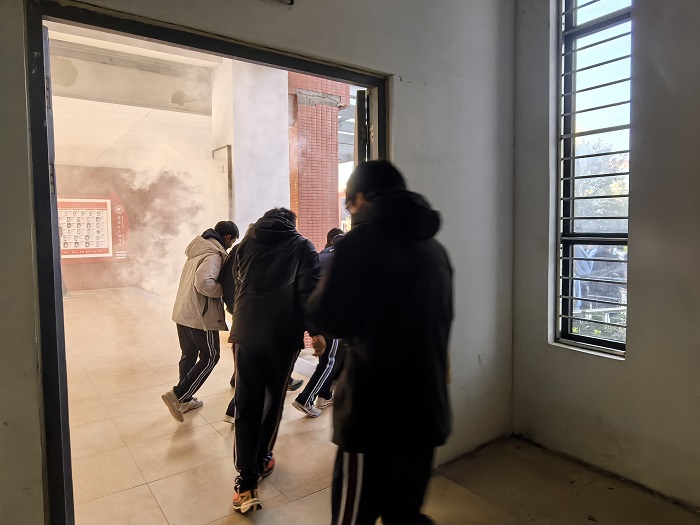 1765357833687012881.jpg 4.jpg